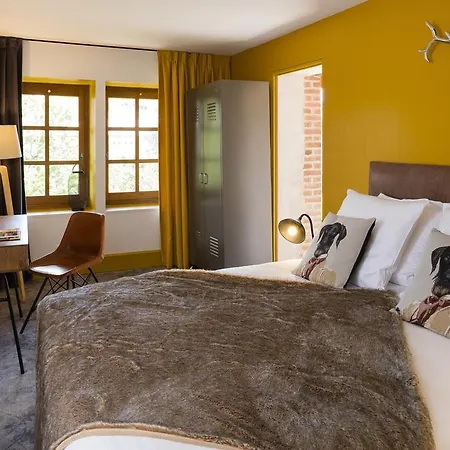 Hotell Contact Le Savigny &