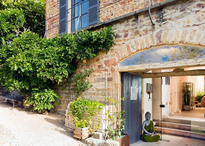 Contact Le Savigny & Hotel 3*