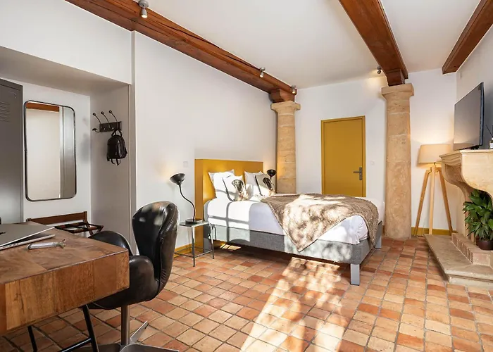 Hotel Contact Le Savigny &