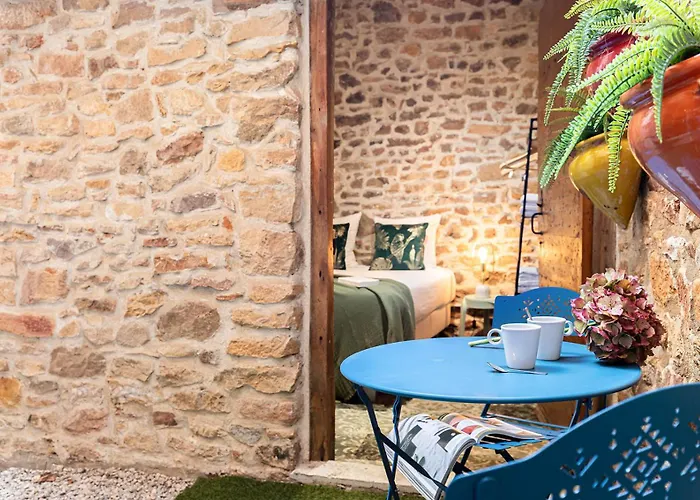Contact Le Savigny & Hotel