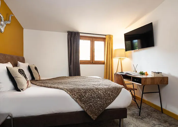 Contact Le Savigny & Hotel 3*