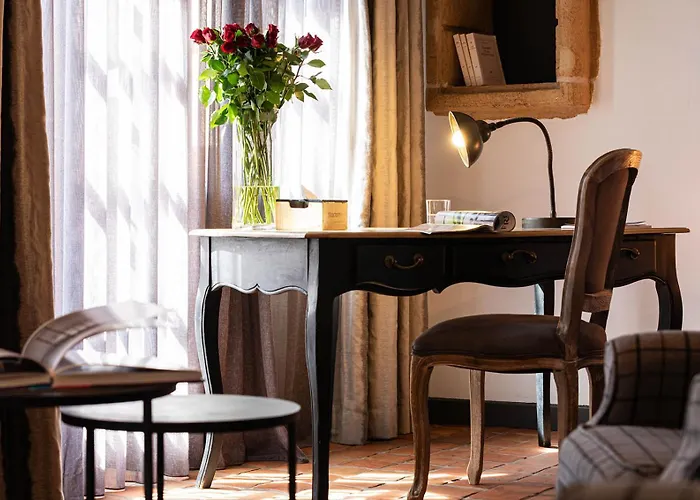 Hotel Contact Le Savigny &