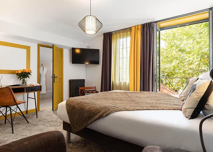 Contact Le Savigny & Hotel 3*