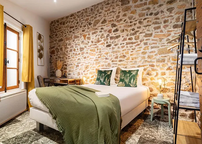 Contact Le Savigny & Hotel Blacé