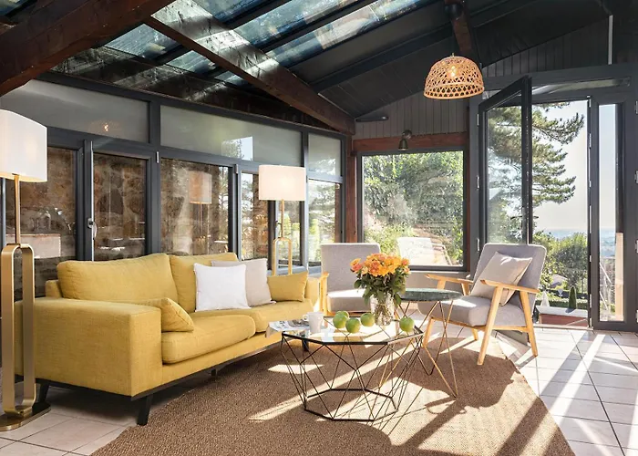 Hotel Contact Le Savigny &