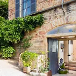 Contact Le Savigny & Hotel 3*