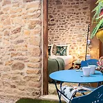 Contact Le Savigny & Hotel