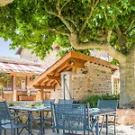 Contact Le Savigny & 3*