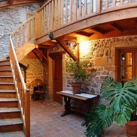 Contact Le Savigny & Hotell 3*