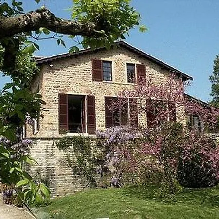 Contact Le Savigny & Hotell 3*