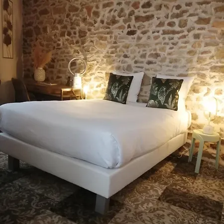 Hotel Contact Le Savigny & 3*