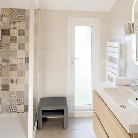 Contact Le Savigny & Hotel