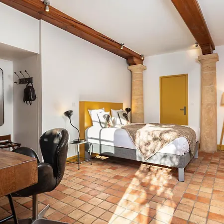 Hotel Contact Le Savigny &