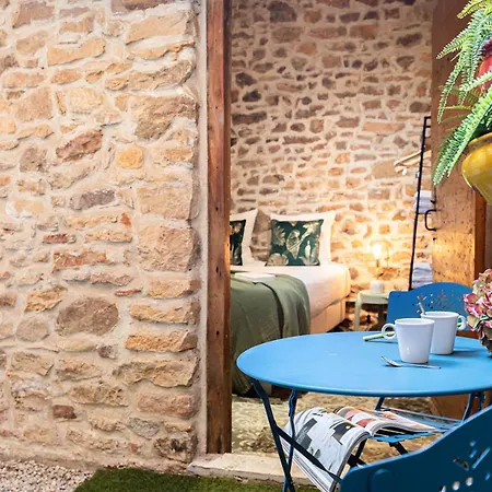 Contact Le Savigny & Hotel