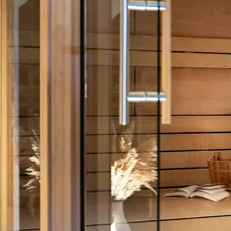 Hotel Contact Le Savigny &