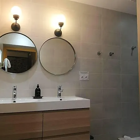 Hotel Contact Le Savigny & Blace