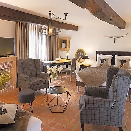 Hotel Contact Le Savigny & 3*