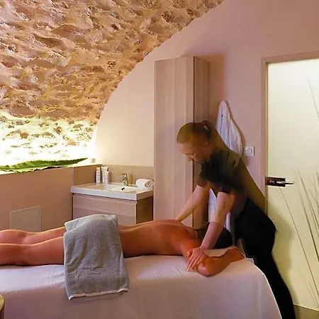 Hotel Contact Le Savigny & Blace