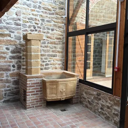 Contact Le Savigny & Hotel 3*