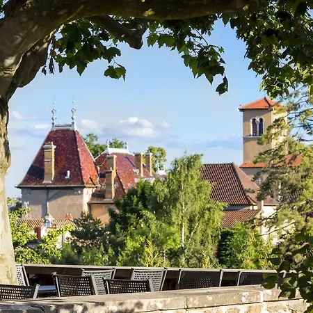Contact Le Savigny & Hotel 3*