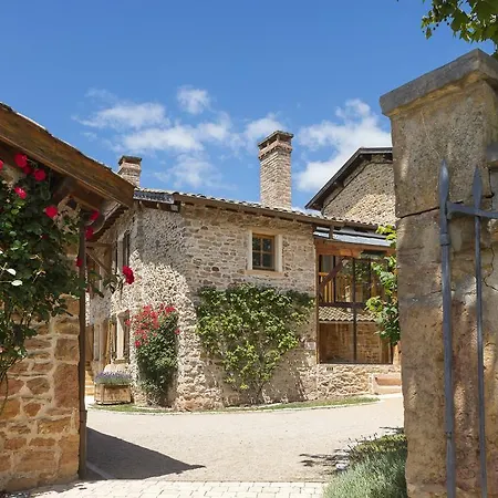 Contact Le Savigny & 3*