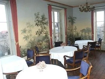 Contact Le Savigny & Hotell 3*