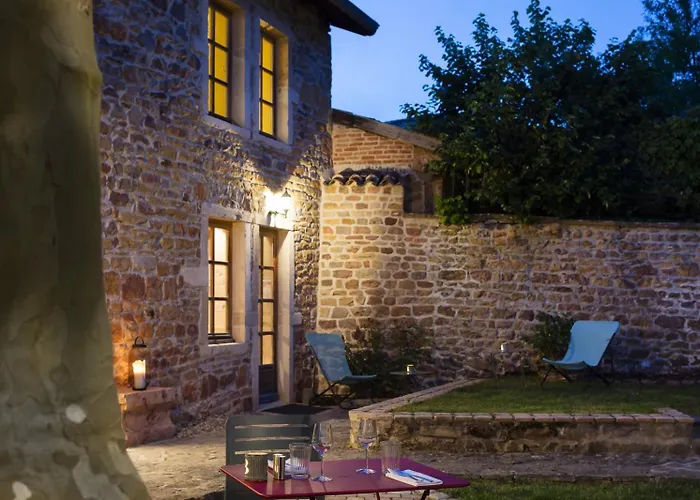 Otel Contact Le Savigny &