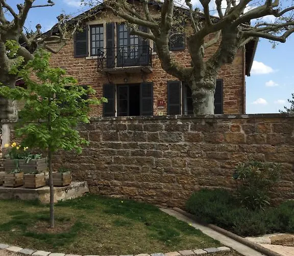 Otel Contact Le Savigny &